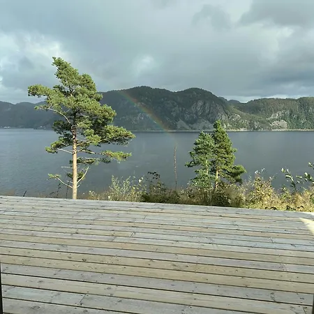 Semesterbostad Panoramic Cabin By Lake Lundevannet Moi (Lund)