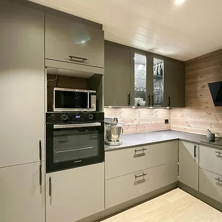 Panoramic Cabin By Lake Lundevannet *